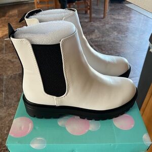 Women’s fashion boots